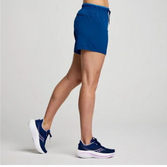 Saucony Women's M Medium Outpace 5" Shorts Indigo Blue NWT Pockets Lightweight - Picture 10 of 14